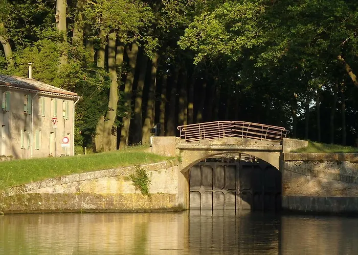 La Bonne Planque - Maison Eclusiere De La Planque Bed & Breakfast